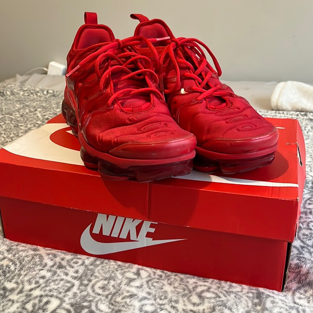 ~NEW~ AIR VAPORMAX PLUS RED. Size 10                   | MEN SHOES |